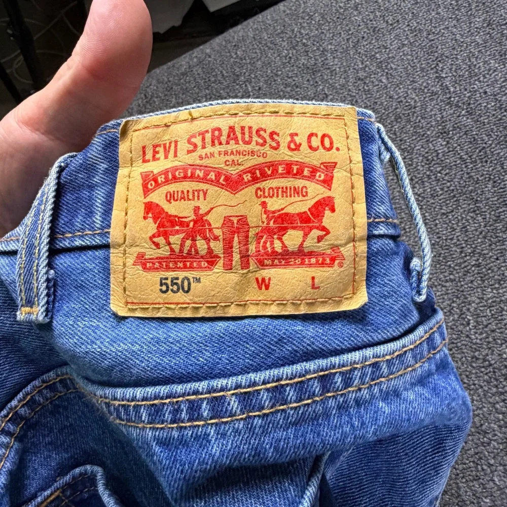 Levis Jeans Mens 44x34 (Fits 42x33) 550 Relaxed Fit Tapered Blue Denim EUC